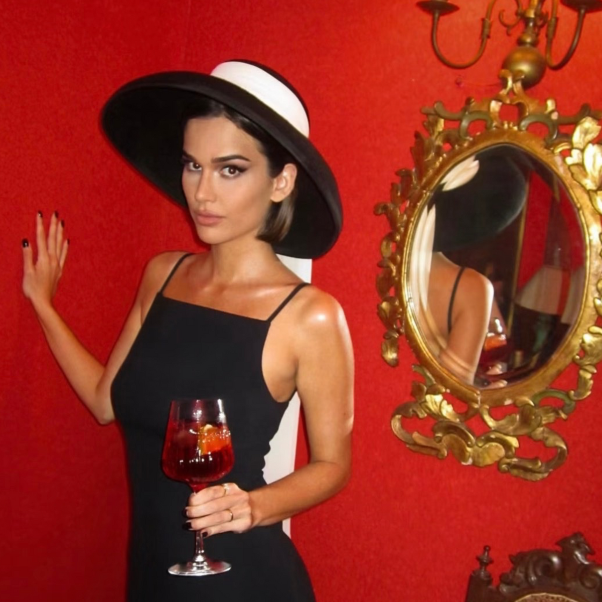 Theresa Fonseca se veste de Audrey no Baile da Sephora