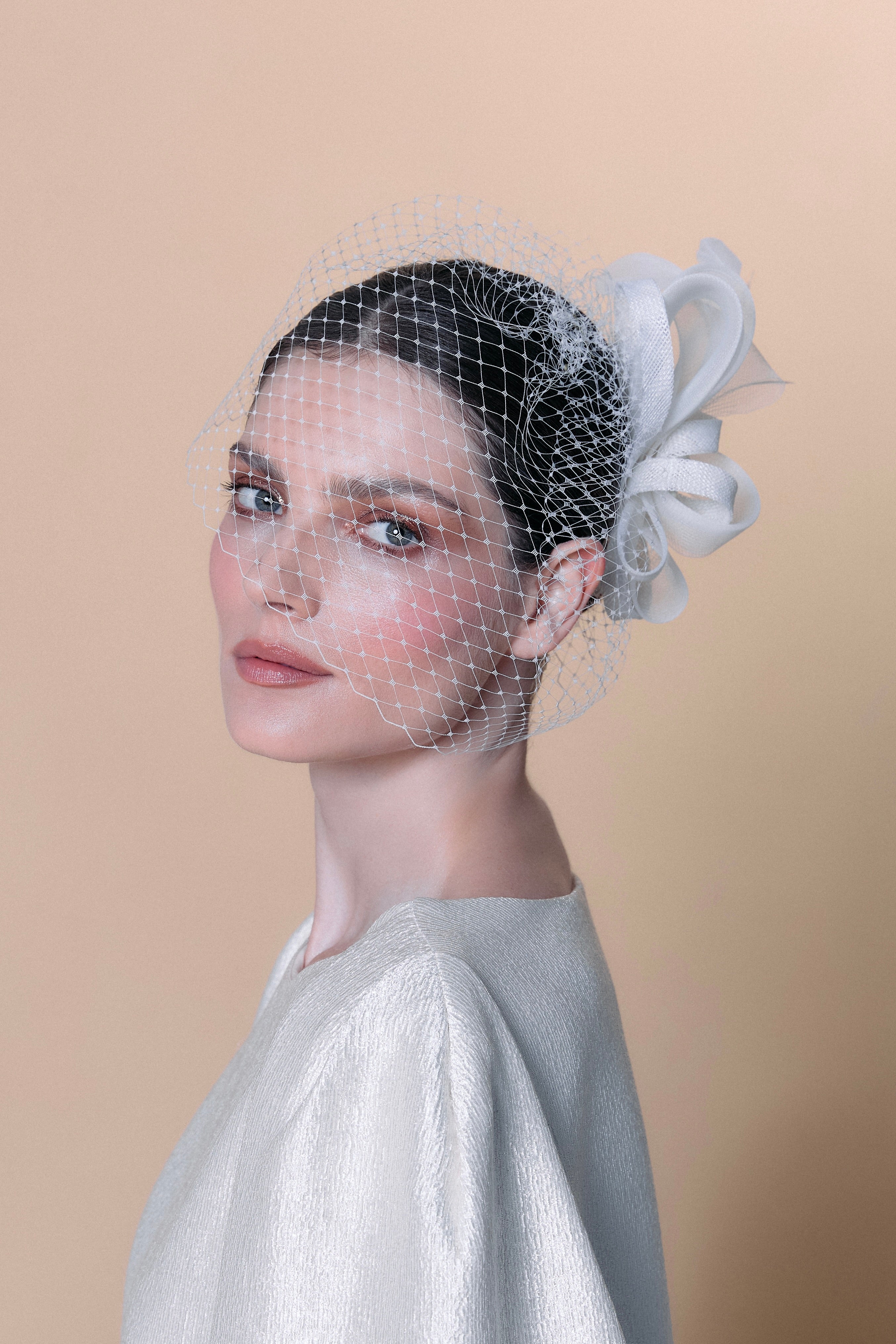 Fascinator Miss Belle com Voilette - Off White