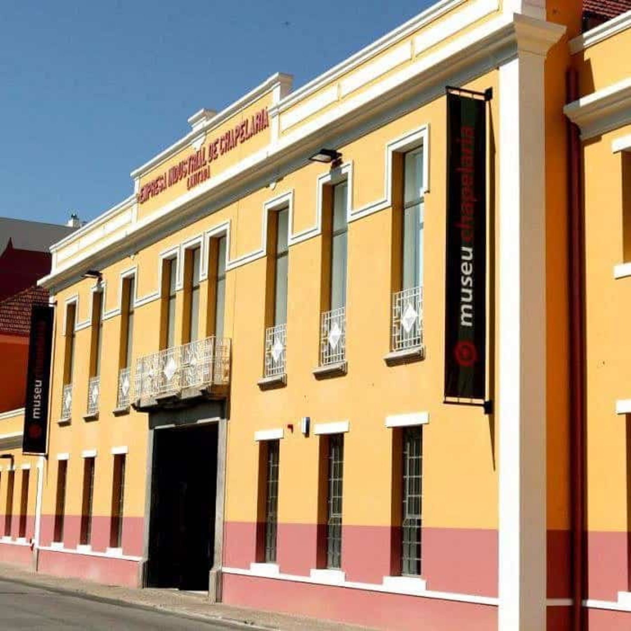 Exposição solo de Graciella Starling  no Museu da Chapelaria