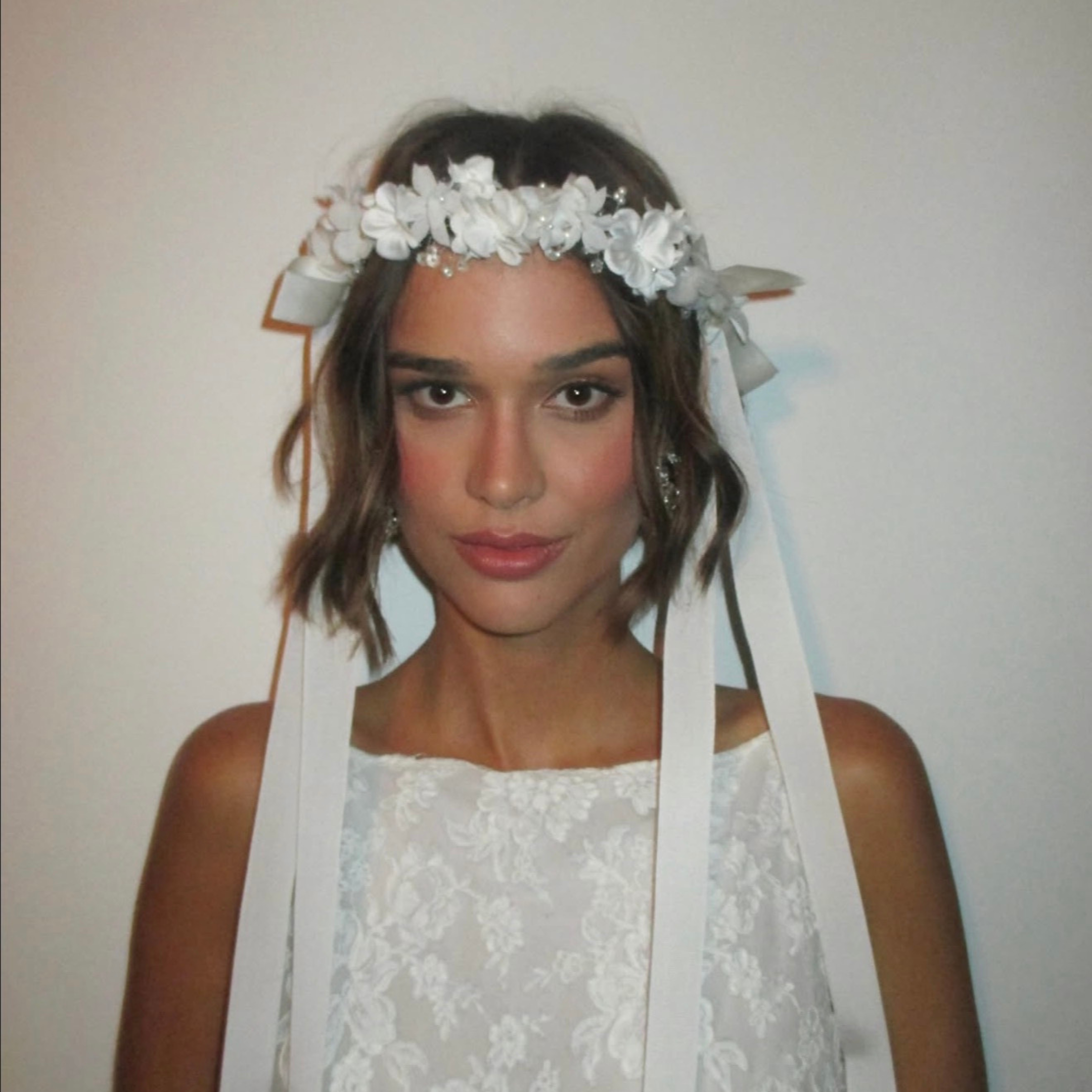 Graciella Starling cria para Theresa Fonseca coroa de Flores exclusiva 